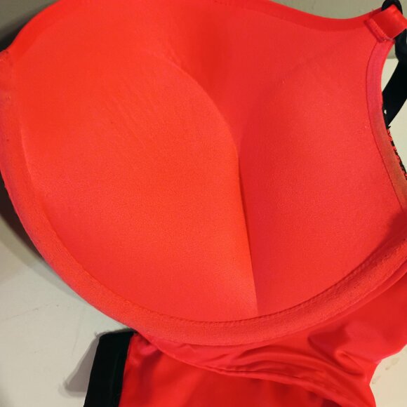 Victoria Secret Bombshell Plunge 38D bra - Picture 9 of 10